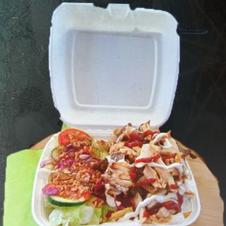 Danie duże na talerzu mięso wołowe.