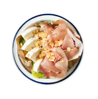 Crema di zucchine, caprino, speck, mandorle