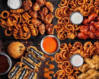 16 crispy jumbo wings cu 2 portii de cartofi si nutella banana roll