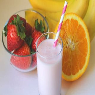 Zumo de naranja con fresa y plátano (300 ml.)