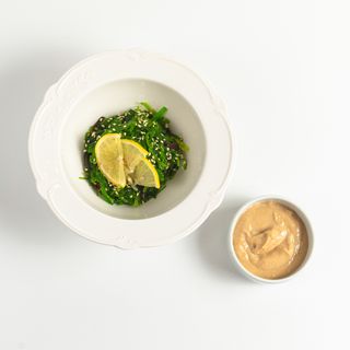 Салат сівід з горіховим соусом (135г)