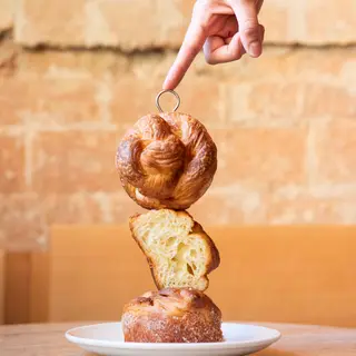 Danish con queso y pavo