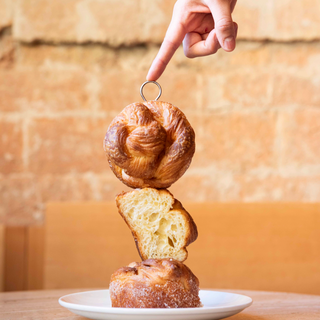 Danish con queso y pavo