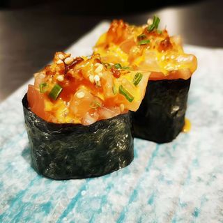 24. Gunkan Salmón (2 Pzs.)