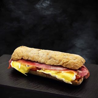 Bocata Serrano Brie & Tomate PYT