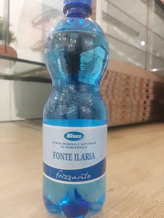 Acqua frizzante in bottiglia 50 cl