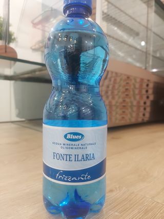 Acqua frizzante in bottiglia 50 cl