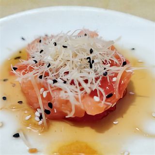 16. Tartare salmone spicy kataifi