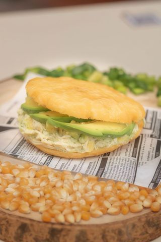 Arepa Reina Pepiada