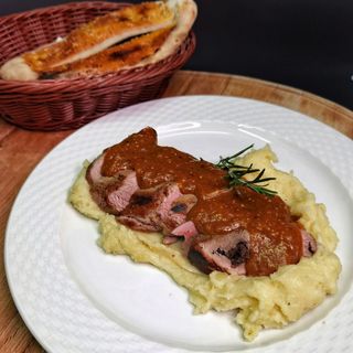 Svinjski file sa šljivama