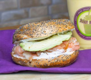 Bagel salmón & avocado