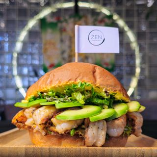 Бургер с креветками и авокадо