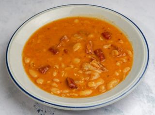 Čorbast pasulj sa kobasicom