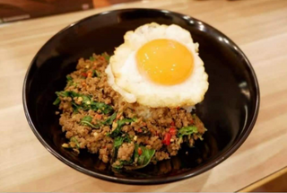 Pad Kra Pao Neah Khai Dow