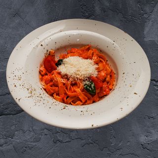 Талиатели със сьомга и сос розе   300г