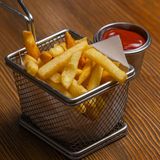 Картофель фри с кетчупом