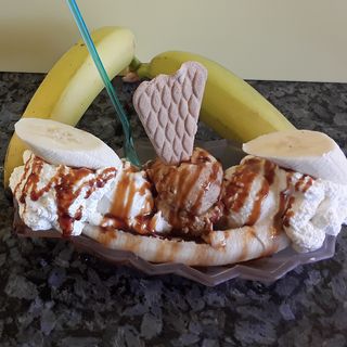 BANANA SPLIT media