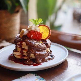 Pancakes NUTELLA con frutos rojos  y plátano 1/2 ración