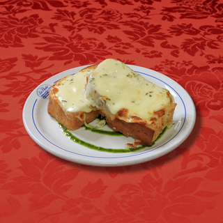 Crostini de queijo mozarela