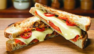 Чабата Пепероне и гауда