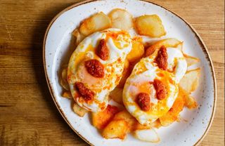 Huevos fritos con sobrasada ibérica