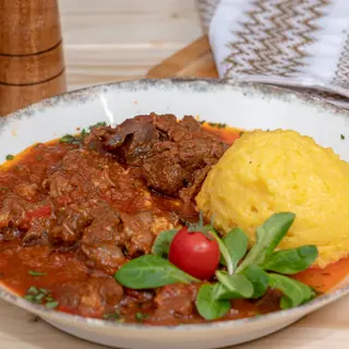 Tocanita de berbecut cu mamaliguta