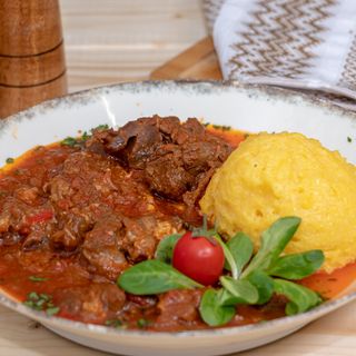 Tocanita de berbecut cu mamaliguta