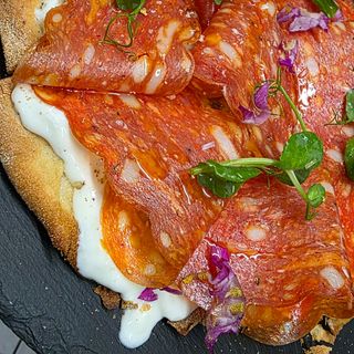 Focaccia De Salame Picante (20x20Cm.)