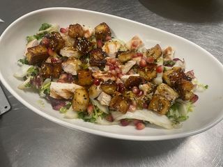 Salata halloumi cu piept de pui / Halloumi salad with chicken breast