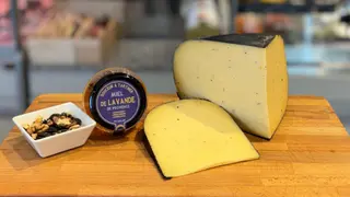 Ser Gouda z truflami ( 200 g )