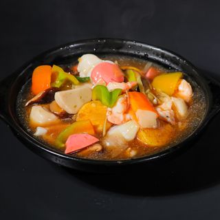 Tofu degli 8 tesori in pentola di terracotta