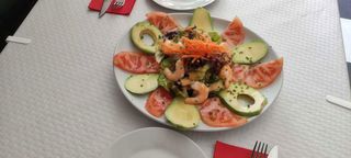 Ensalada De Aguacate Y Gambas