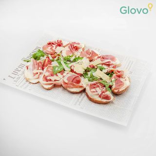 Домашни брускети с прошуто (8бр.)