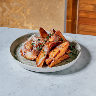 Home-made Wedges cu cimbrișor și parmezan