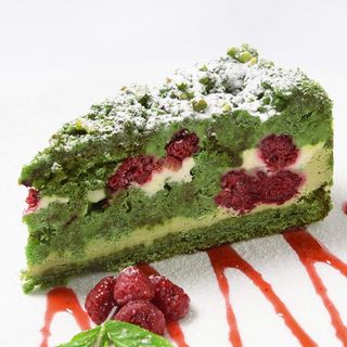 Малиново-фисташковый десерт