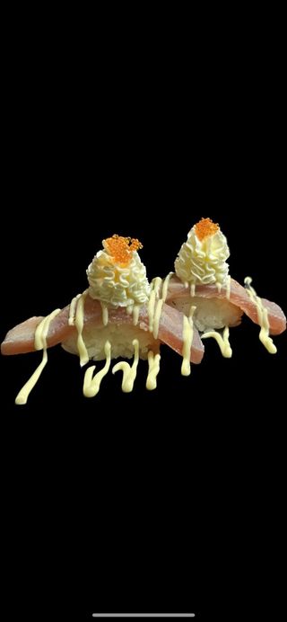 S002.Maguro flambeado con tobiko 2u