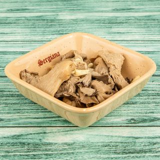 Salată de bureți murați