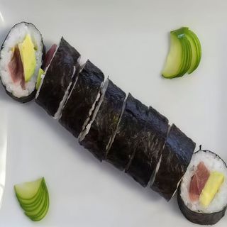Futomaki Variado De Atún Y Aguacate (8 Uds.)