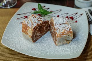 Ștrudel cu mere şi nuci