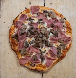 Pizza Caprichosa 