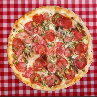 Pizza desalami familiar