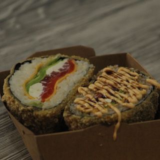 Суші Бургер з лососем тунець (350г)