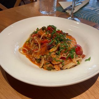 Linguine Con Puttanesca de Bacalao Picante