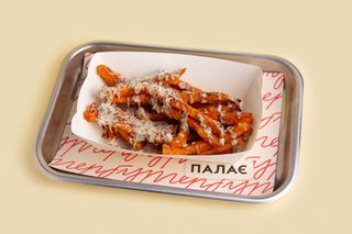 Батат фрі + сир Пармезан + соус (150г)