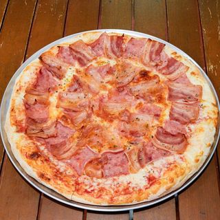 Pizza Mediana De Jamón Y Bacon (33 Cm.)