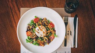 BURRATA CON 3 TEXTURAS DE TOMATE