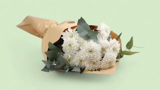 თეთრი ქრიზანთემების თაიგული