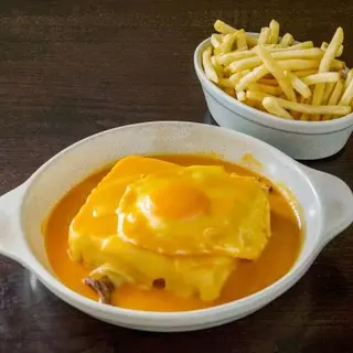 Francesinha Especial com Batata Frita