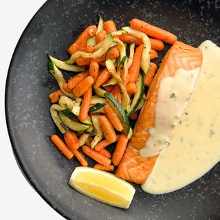 Лосось з овочами 