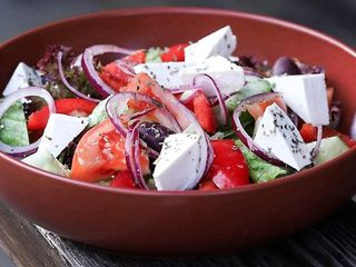 Салат грецький (250г)